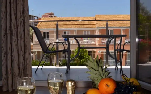Kavos Plaza Hotel