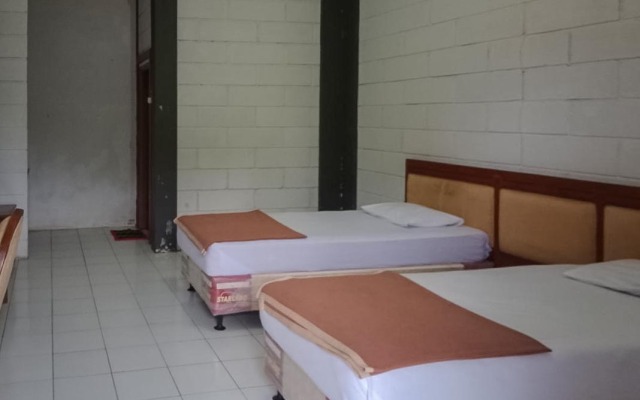 Kampung Resort Pertiwi RedPartner