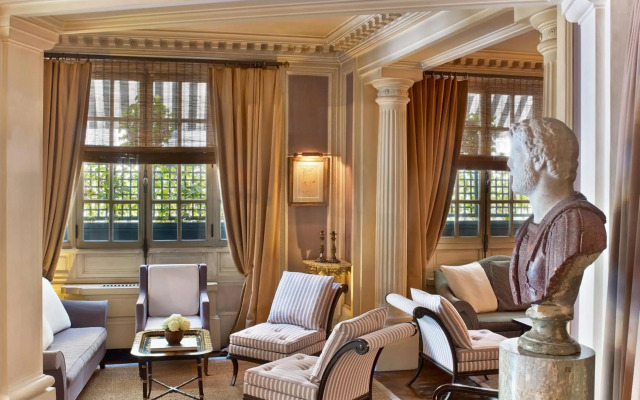 Le Dokhan’s Paris Arc de Triomphe, a Tribute Portfolio Hotel