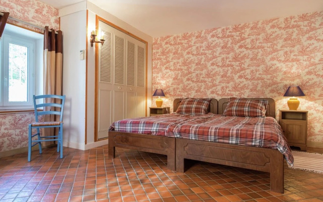 Luxurious Holiday Home in Montrichard with Pool