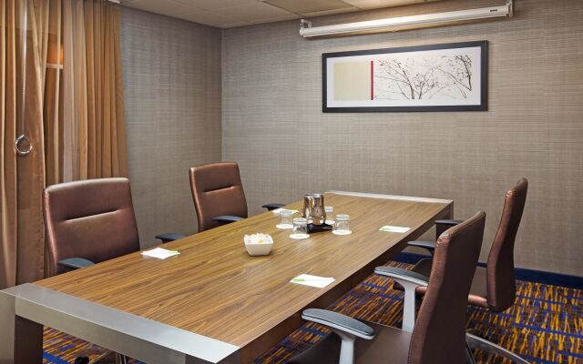 Courtyard by Marriott Chicago Midway Airport