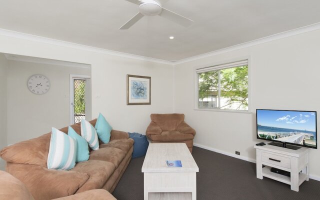 Box Beach Retreat, 29 Essendene Road,