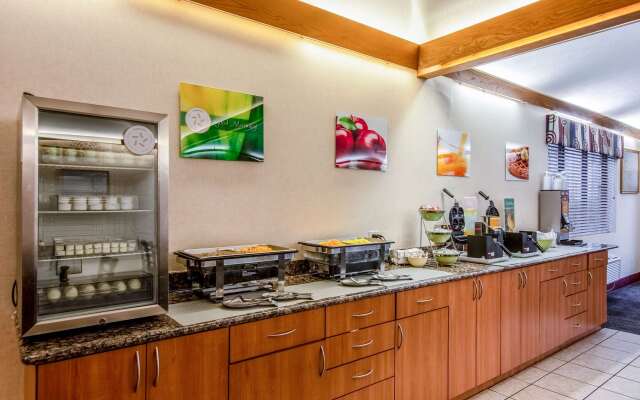 Country Inn & Suites by Radisson, Muskegon, MI