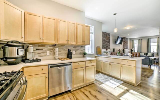 Pittsburgh Townhome: 1 Mi to Downtown