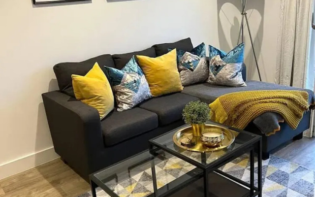 Modern 1 Bed Flat Near Station and City