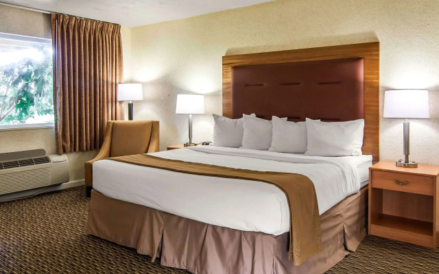Quality Inn & Suites at Coos Bay