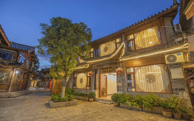 Wolong Inn