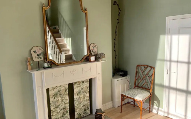 2 Bedroom Regency Flat on the Sea Front