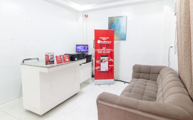 RedDoorz @ DBuilders Rooms Lower Bicutan