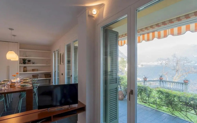 On the Lake - Private Garden Parking