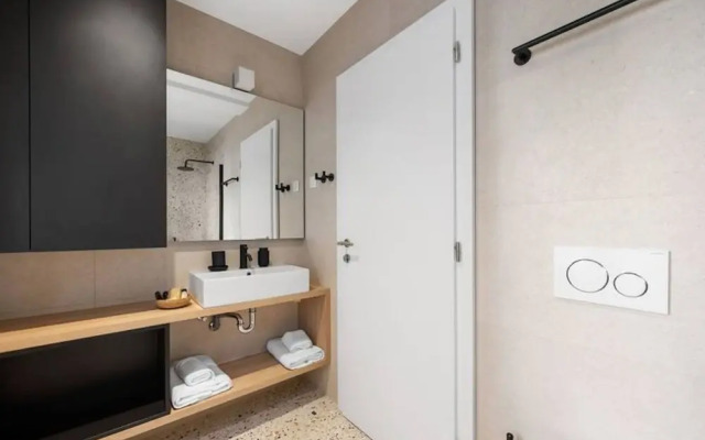 2 Flat Apartment With Terrace And Outdoor Shower