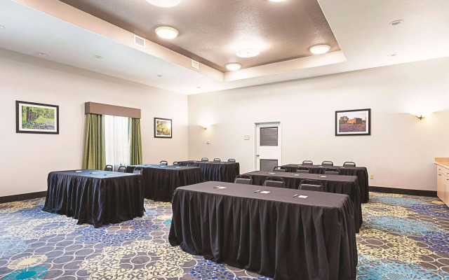 La Quinta Inn & Suites by Wyndham San Antonio Northwest