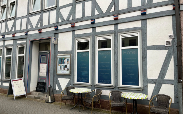 Passage 84 - Hotel & Café