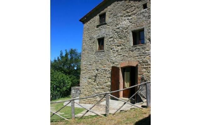 Stunning private villa with private pool, WIFI, TV, pets allowed and parking, close to Cortona