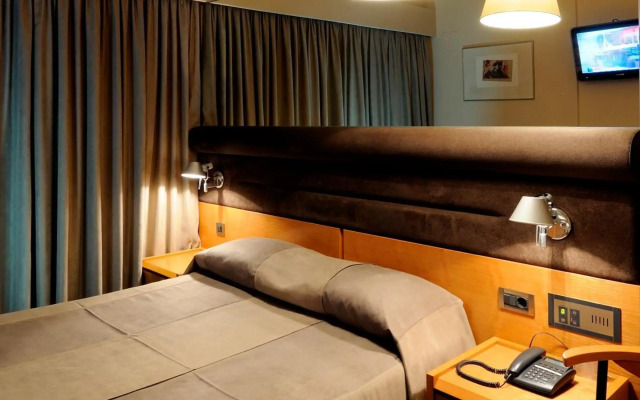 Maniatis Hotel