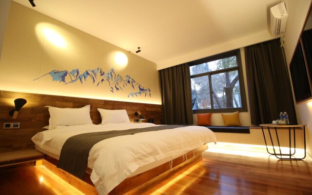 Lijiang Shuhe Travelling With hotel