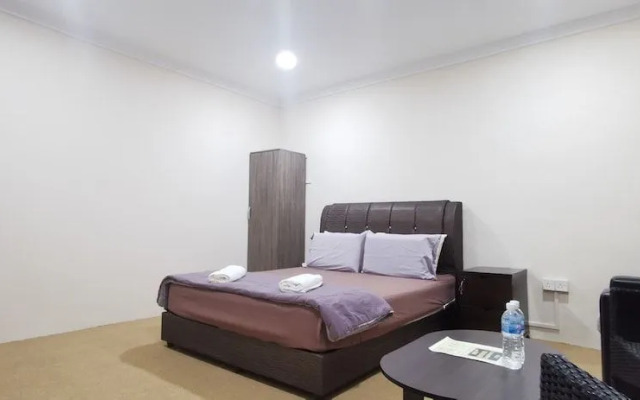 90372 Greybirds Hostel