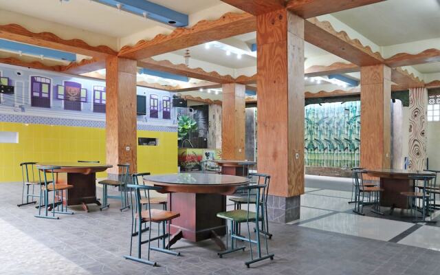 M Authentic Kost Man by OYO Rooms