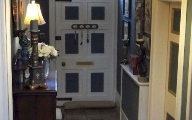 Holly House Bed & Breakfast