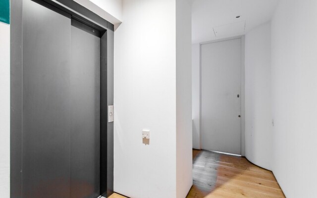 2 Bed 2 Bath Apartment Off Regent Street