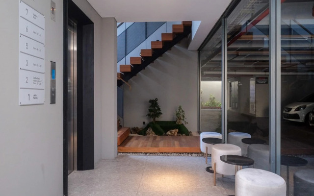 Sans Hotel RG Living Jogja by RedDoorz