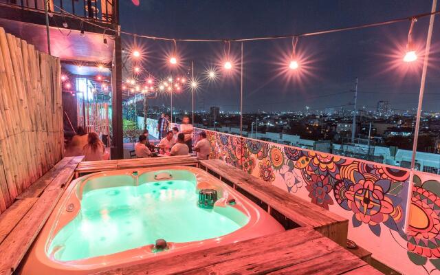Heroes Hotel