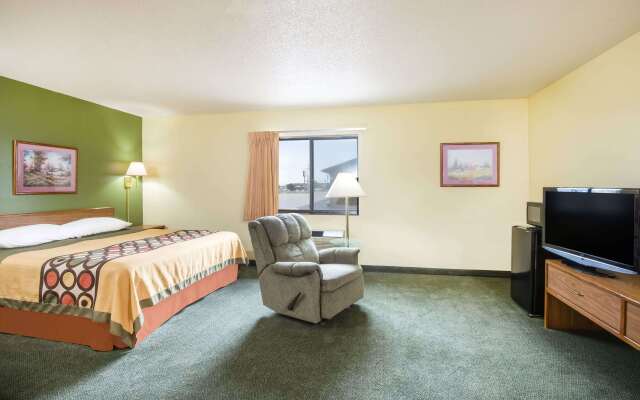 Super 8 by Wyndham Colby