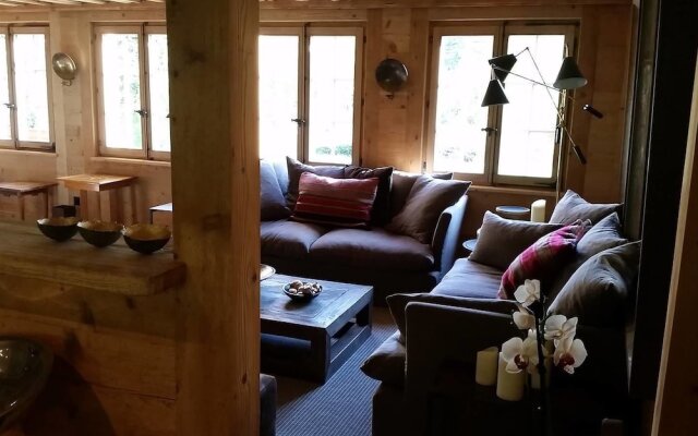 Luxurious Chalet with Hot Tub