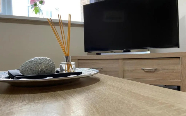 Cosy 3-Bedroom House, Stones Throw To Beach