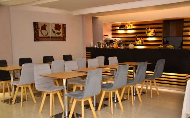 Deves Hotel