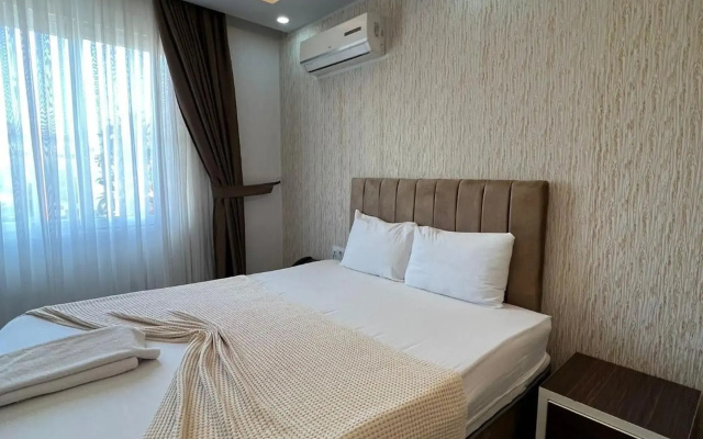 Grand Black Hotel