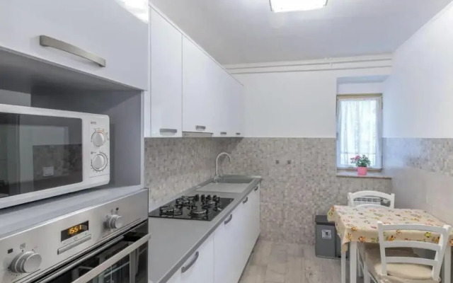 Comfortable Apartment in Umag With Parking Space