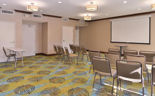 Holiday Inn Express Hotel & Suites River Park by IHG