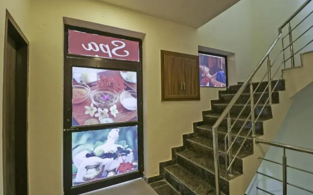 Hotel White Rose by OYO Rooms