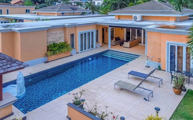 Tropical Luxury 4BR Pool Villa w Game Area