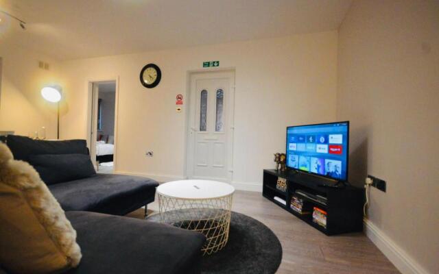 Stunning 3-bed Ground Floor Apartment in Coventry