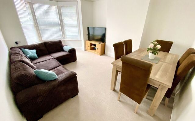 Spacious Two Bed Apartment in Poole