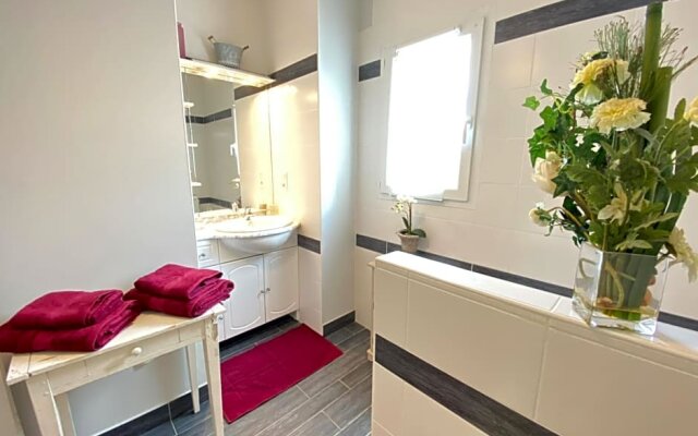 Suite de 2 chambres attenantes avec sa salle de bain et wc privé attenant
