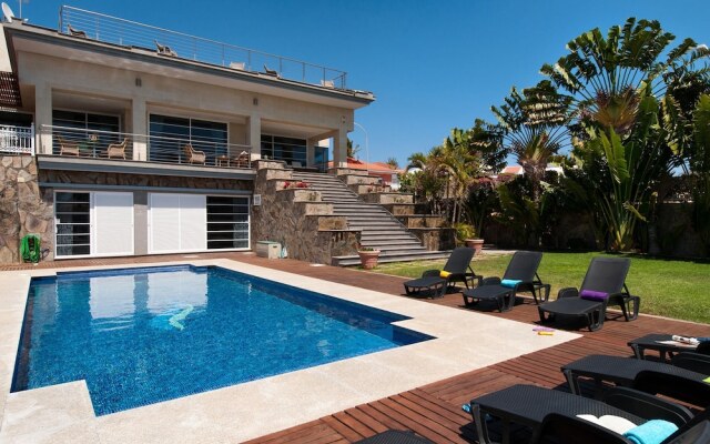 Superb Villa In Sonnenland For 12 Pers