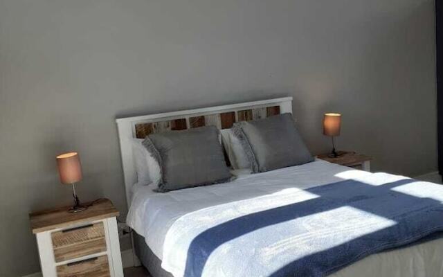 Le Petit Village Gem