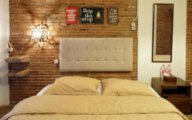 Omah Teras Bata Guesthouse
