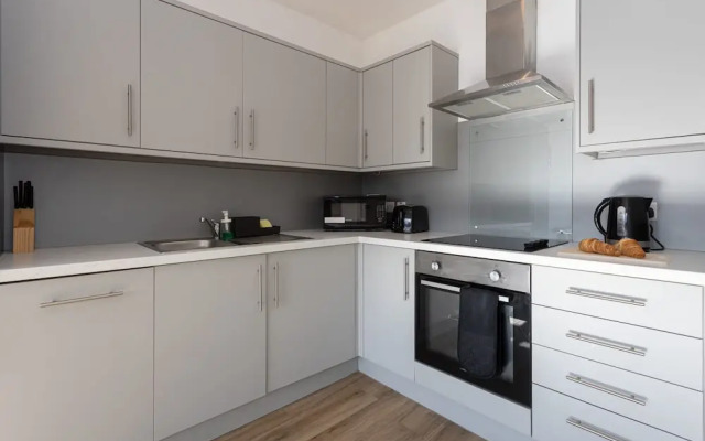 Modern, Stylish 1BR Apartment Nearby AO Arena