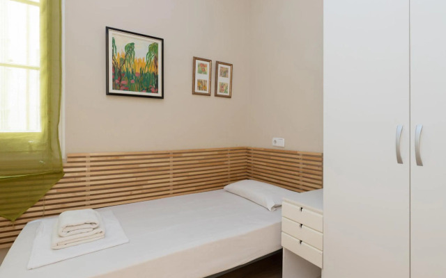 ApartEasy - Family 4-Bedroom Apartment