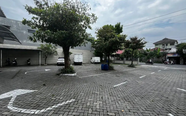 OYO 94442 Jebres Inn