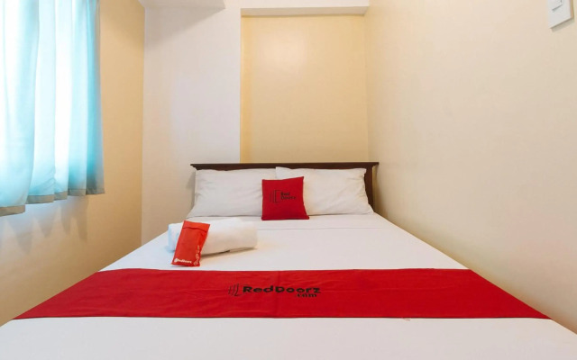 RedDoorz @ Moonwalk Paranaque