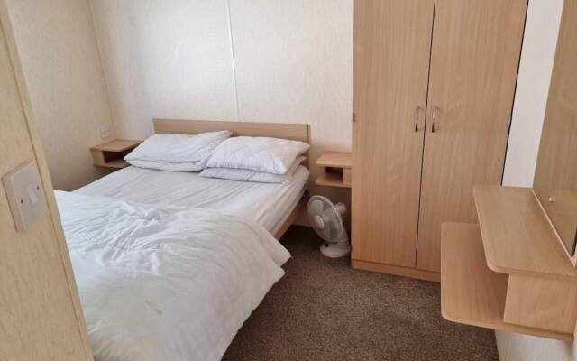 Beautiful 2-bed Caravan in Abergele Town