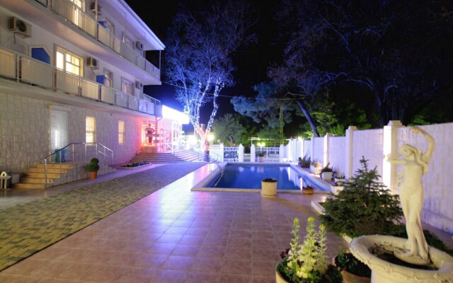 Hotel Kino