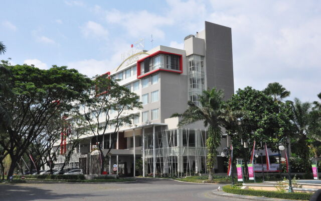 Grand Cakra Hotel