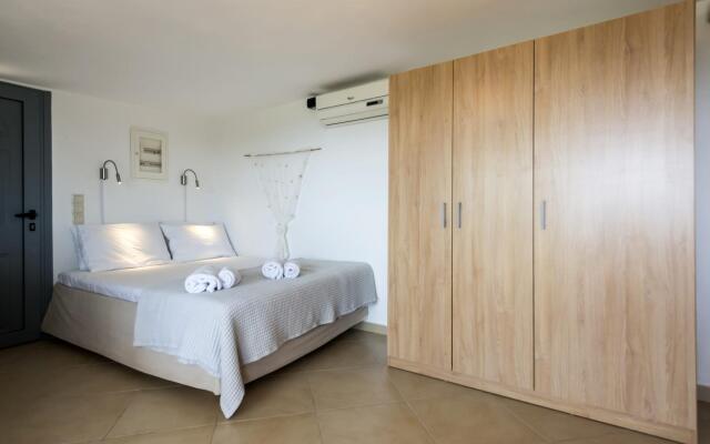 Porto Cheli Studio - Poolside Lux Getaway