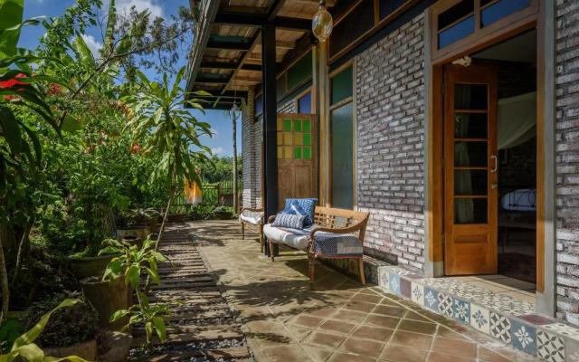 Taman Nauli Bed & Breakfast
